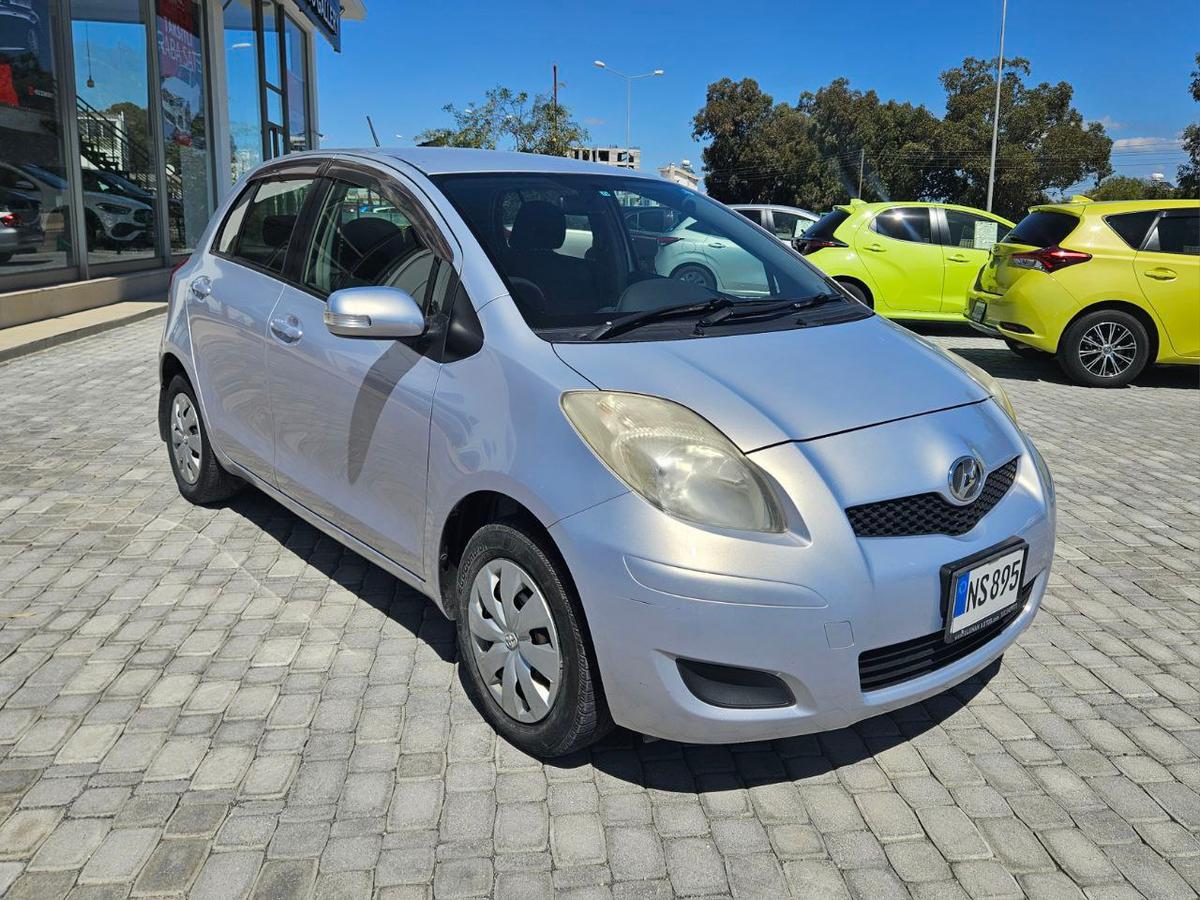 2010 Toyota Vitz 4