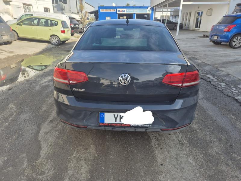 Volkswagen Passat — 1/6