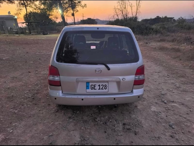 Mazda Demio — 3