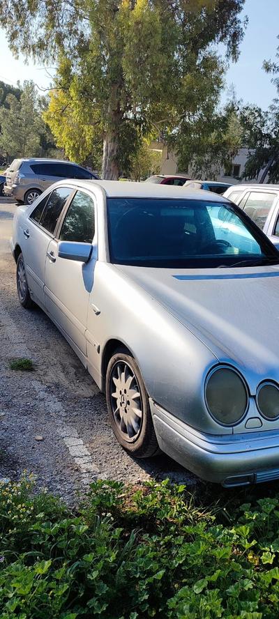 Mercedes-Benz E 230 — 2