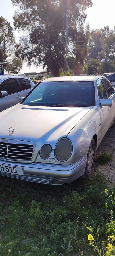 Mercedes-Benz E 230 — 4