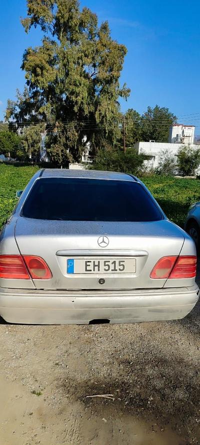 Mercedes-Benz E 230 — 7