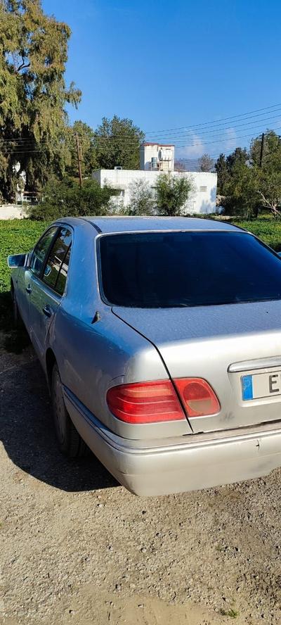 Mercedes-Benz E 230 — 9