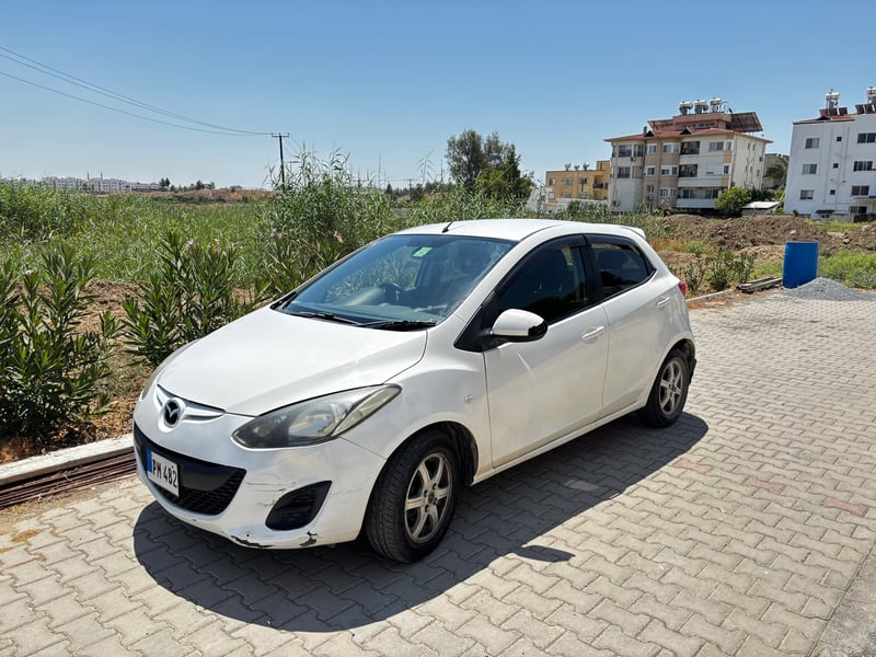 Mazda Demio — 1/8