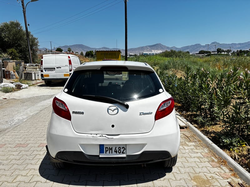 Mazda Demio — 4