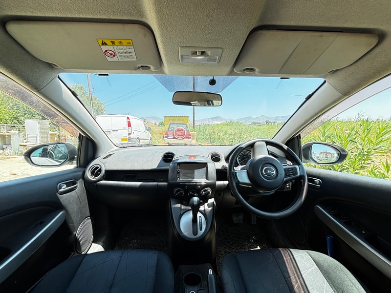 Mazda Demio — 7