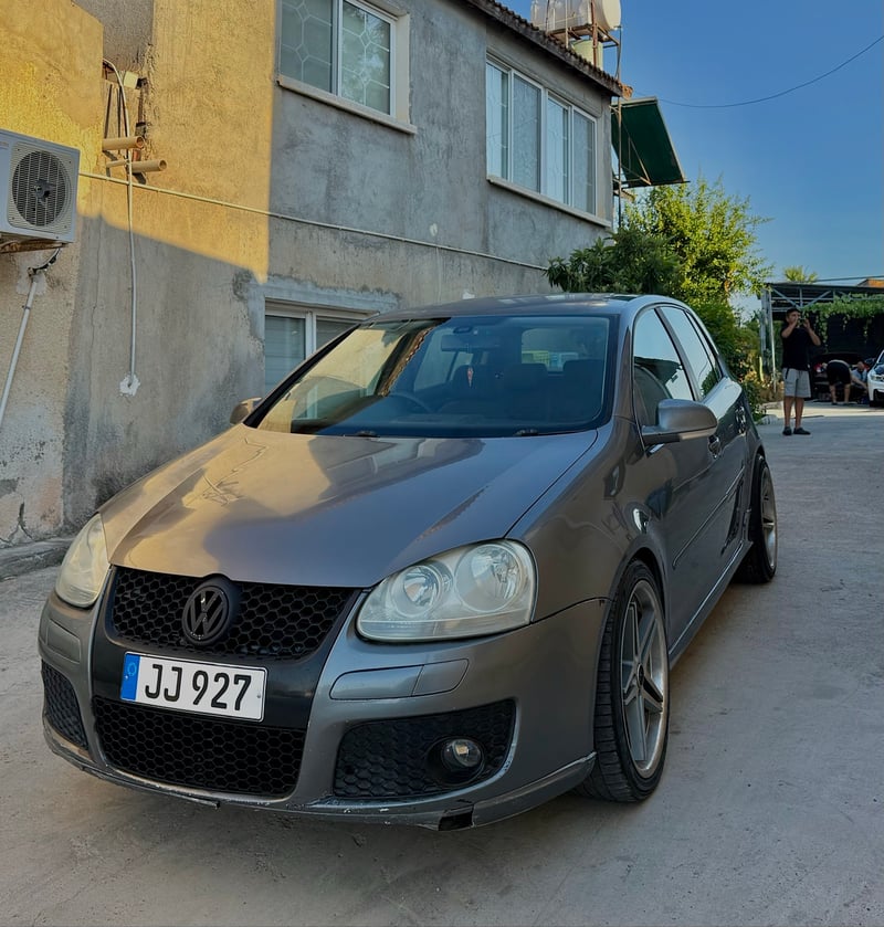 Volkswagen Golf — 3