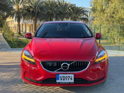 Volvo V40 — 1