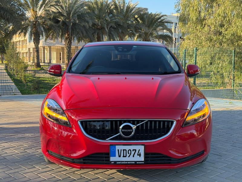Volvo V40 — 1/10