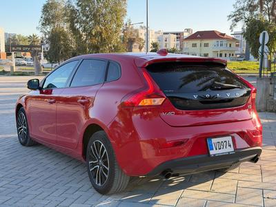 Volvo V40 — 2