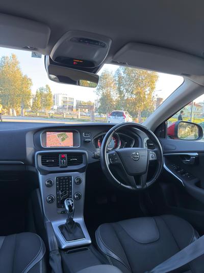 Volvo V40 — 3