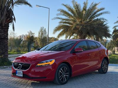 Volvo V40 — 4