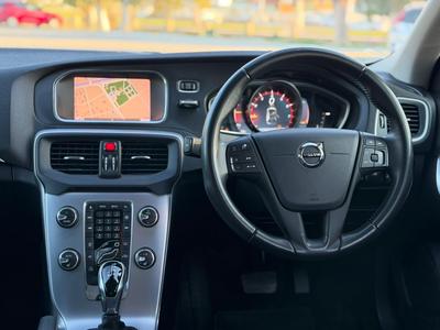 Volvo V40 — 9