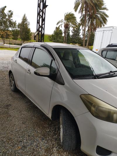 Toyota Vitz — 3