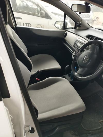 Toyota Vitz — 6
