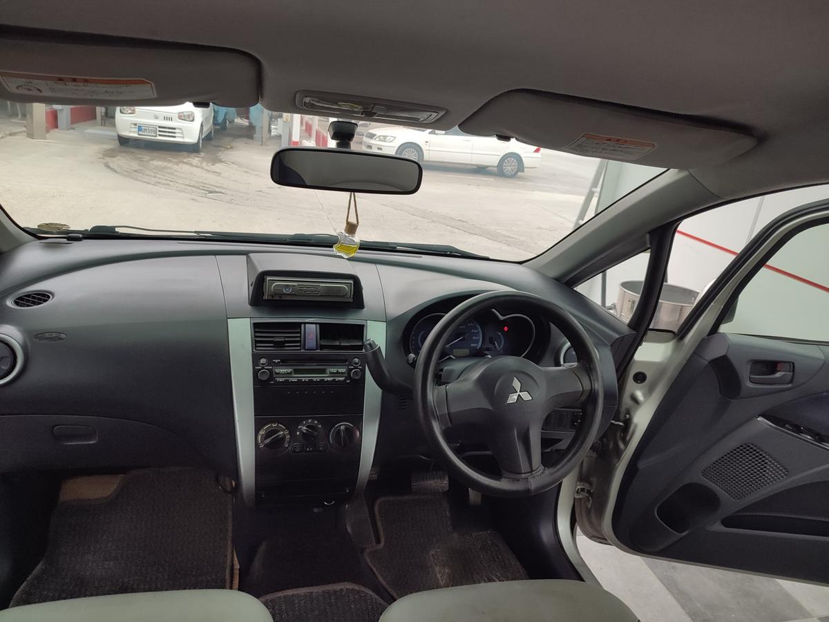 2003 Mitsubishi Colt 5