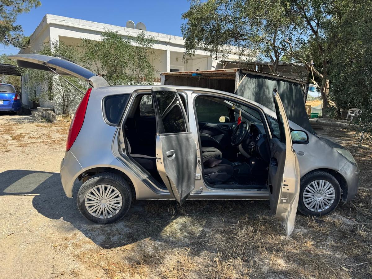 2003 Mitsubishi Colt 10