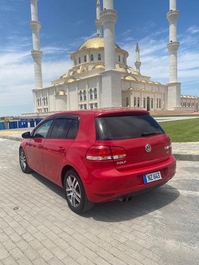 Volkswagen Golf — 3