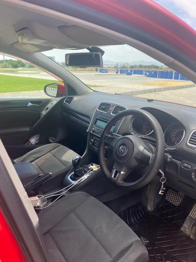 Volkswagen Golf — 6