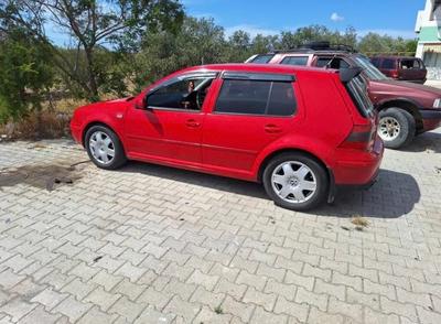 Volkswagen Golf — 3