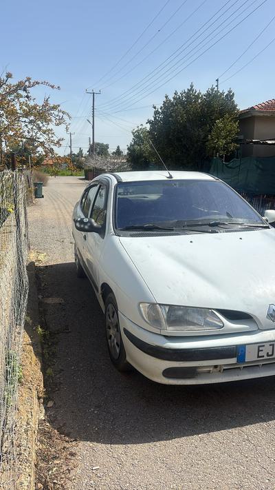 Renault Megane — 6