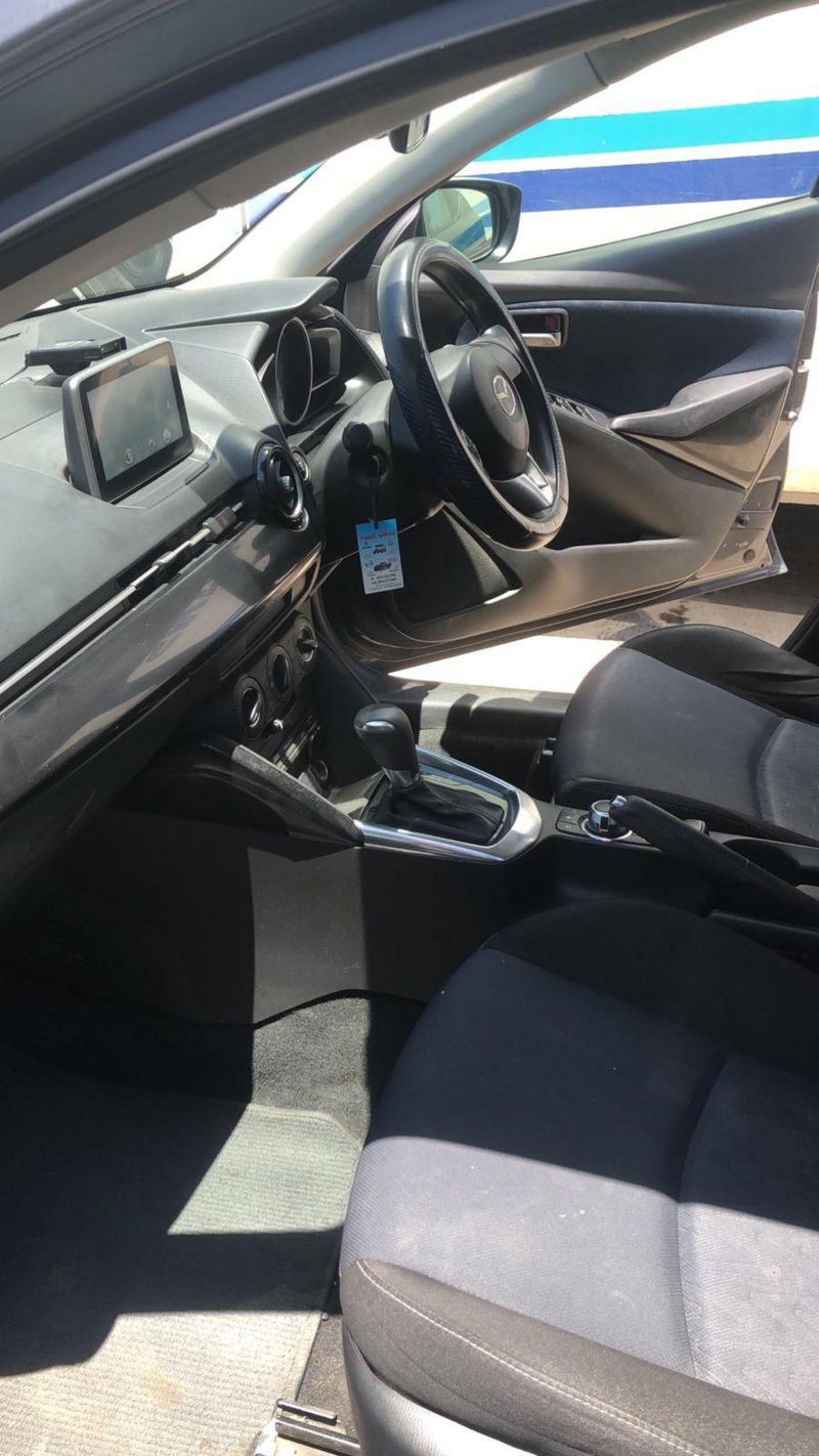 Mazda Demio — 7