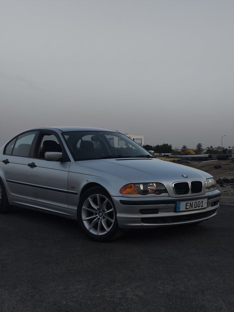BMW 318i — 1