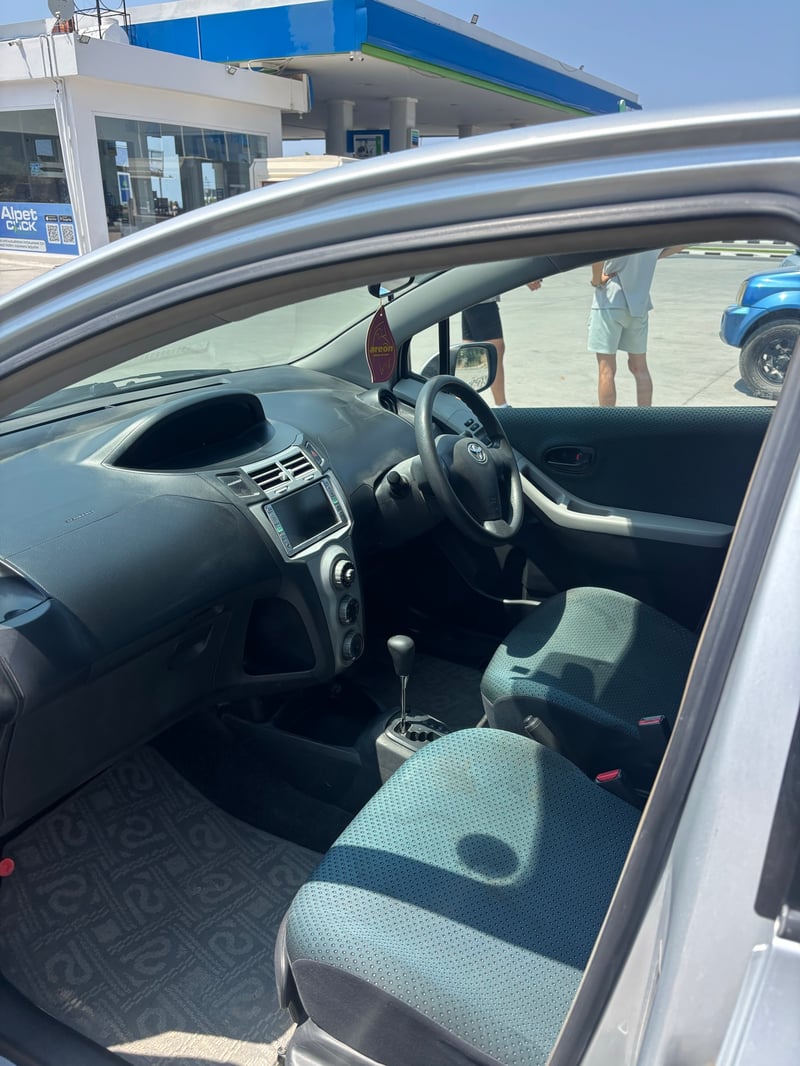 Toyota Vitz — 7