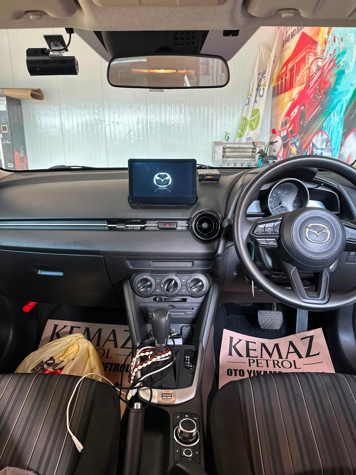 2022 Mazda 2 7