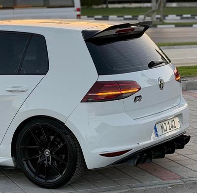 Volkswagen Golf — 3