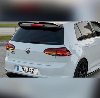 Volkswagen Golf — 4