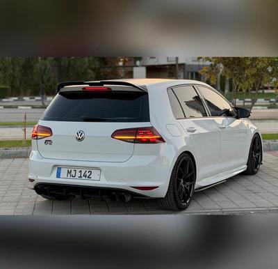 Volkswagen Golf — 5