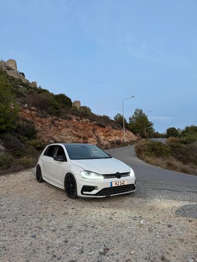 Volkswagen Golf — 7