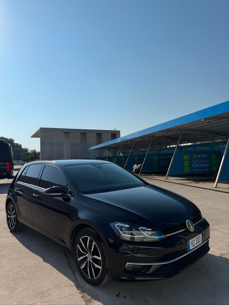 Volkswagen Golf — 3