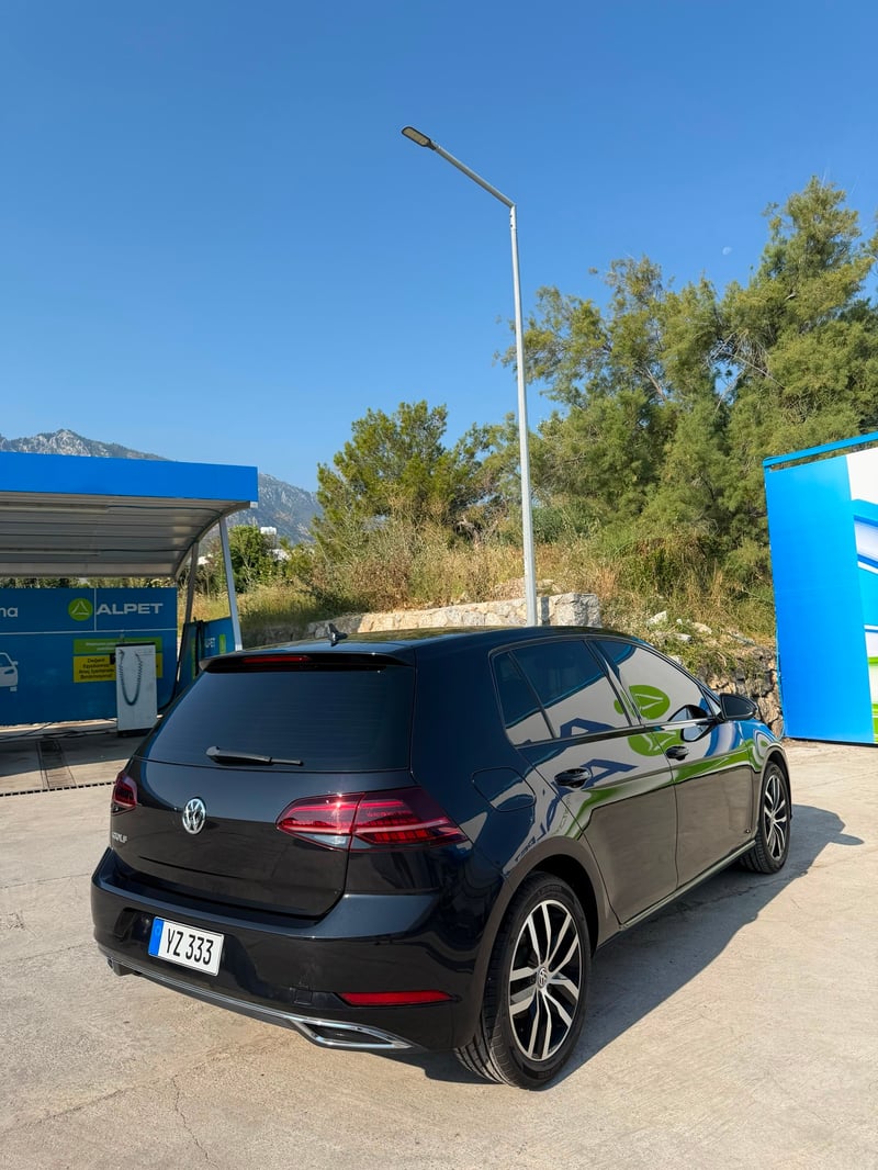 Volkswagen Golf — 4