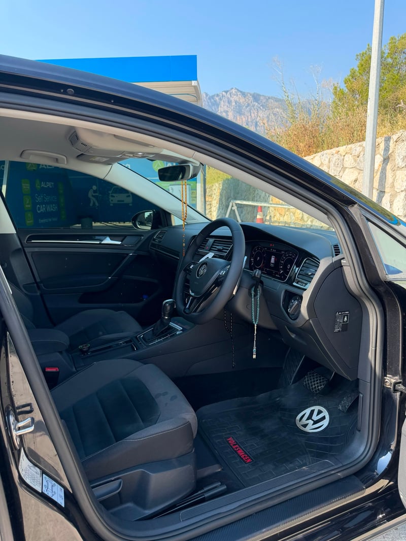Volkswagen Golf — 6