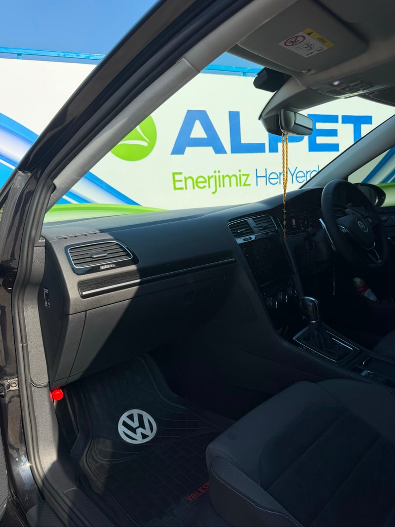 Volkswagen Golf — 8