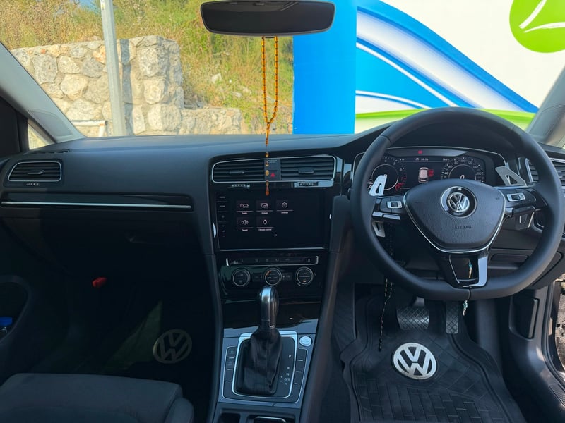 Volkswagen Golf — 9