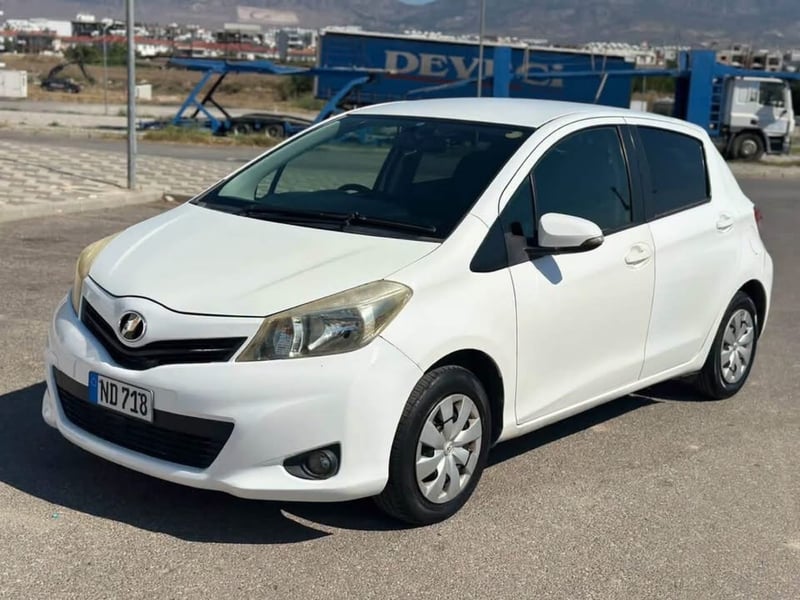 Toyota Vitz — 3