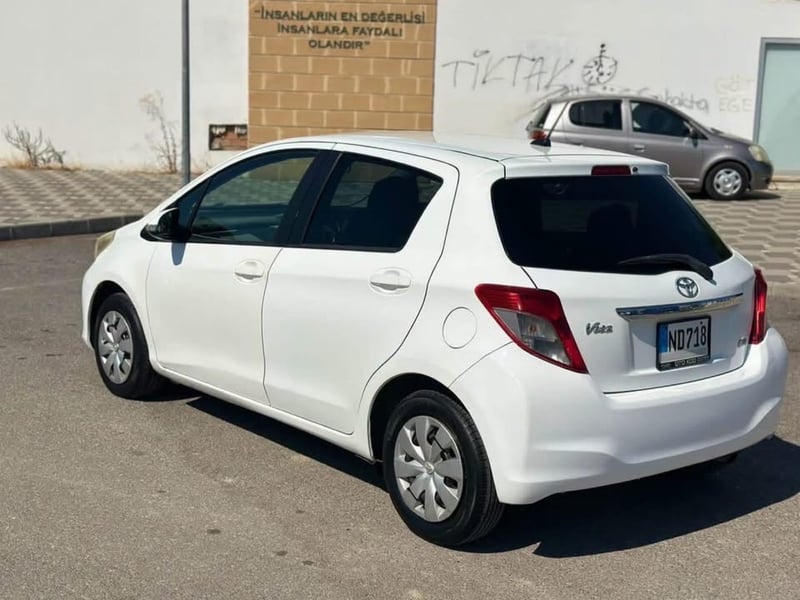 Toyota Vitz — 4