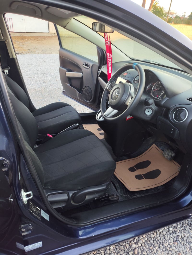 Mazda Demio — 7