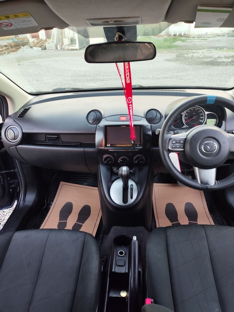 Mazda Demio — 8