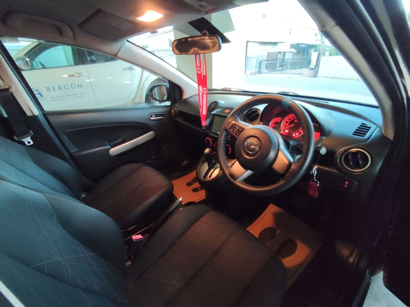 Mazda Demio — 9