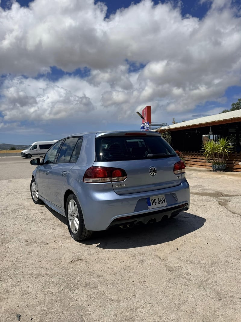 Volkswagen Golf — 3