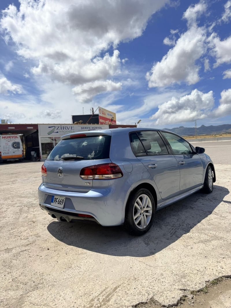 Volkswagen Golf — 4