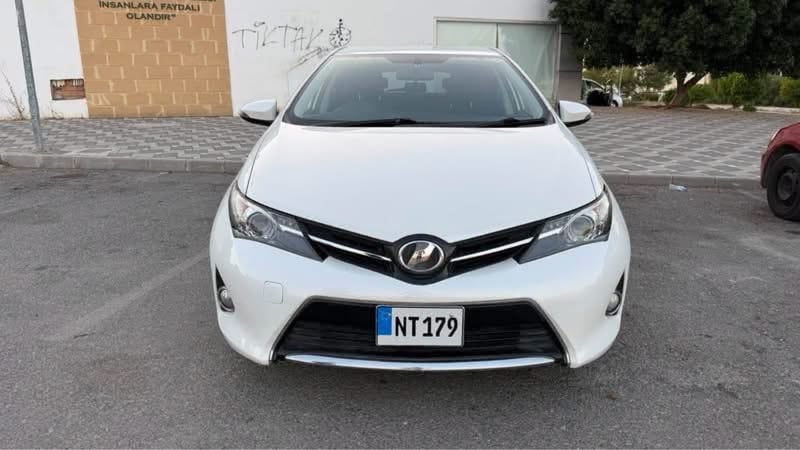 Toyota Auris — 3