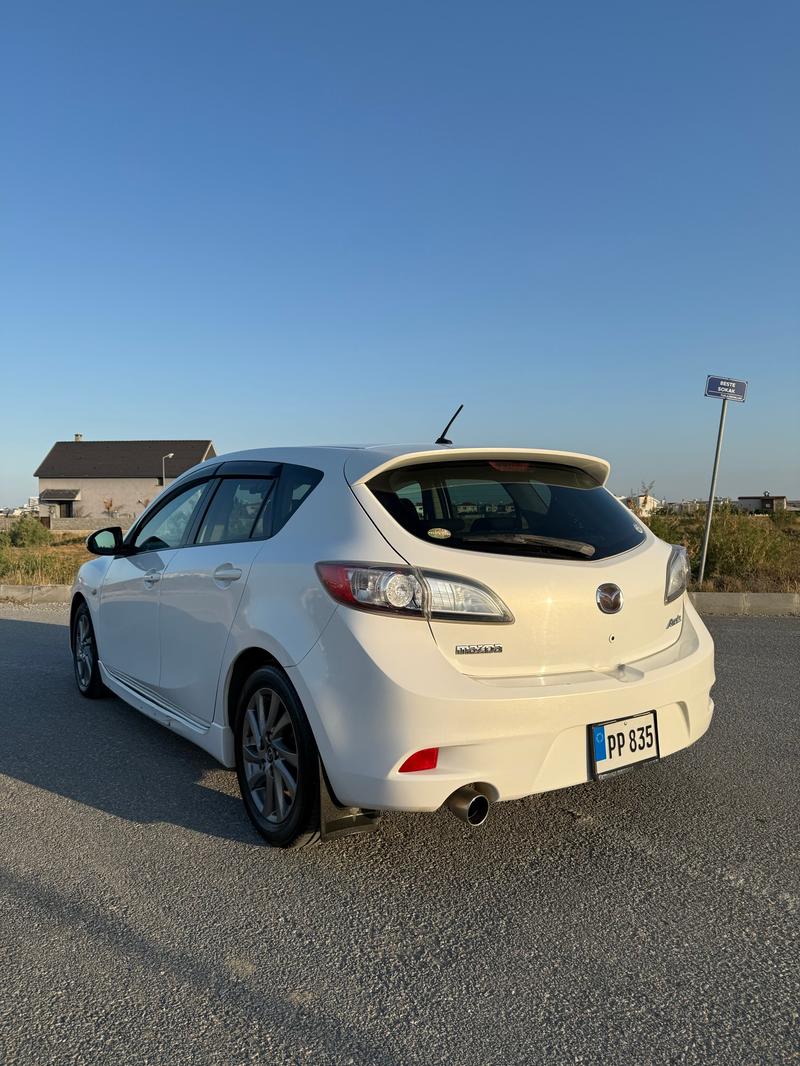 Mazda Axela — 1/9