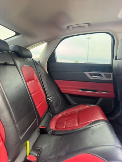 Jaguar XF — 8