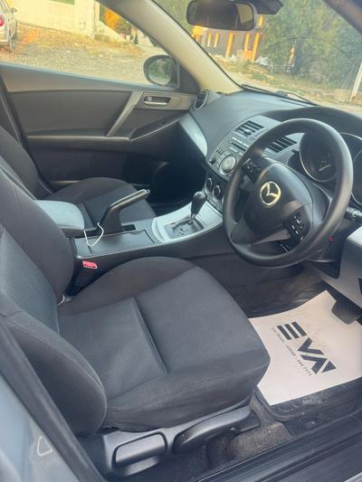 Mazda Axela — 9