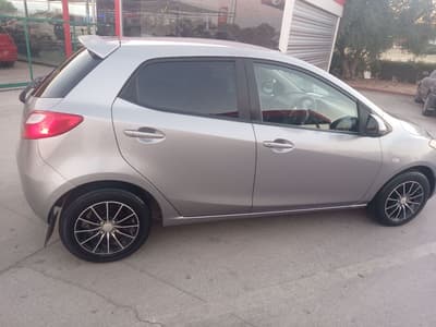 Mazda Demio — 4